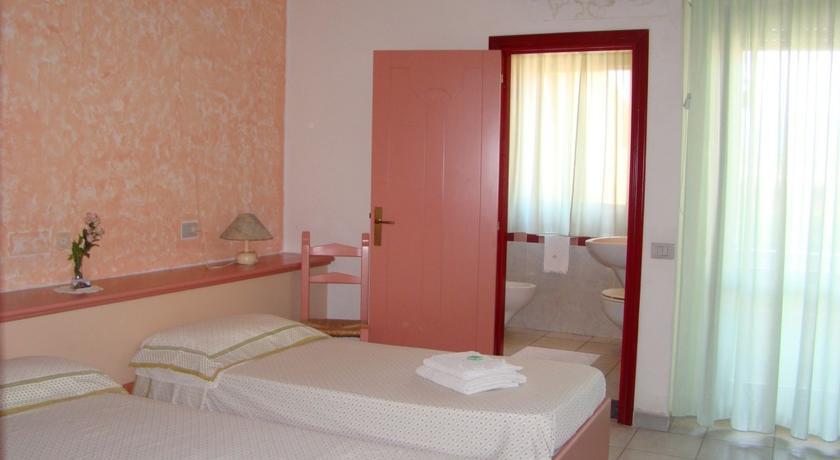 S'Ustiarvu- Nuova Gestione Hotell Cala Liberotto Eksteriør bilde