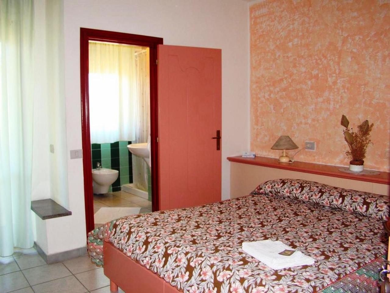 S'Ustiarvu- Nuova Gestione Hotell Cala Liberotto Eksteriør bilde